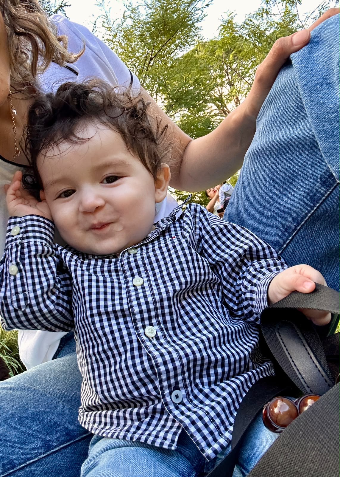 Dante con camisa de cuadros